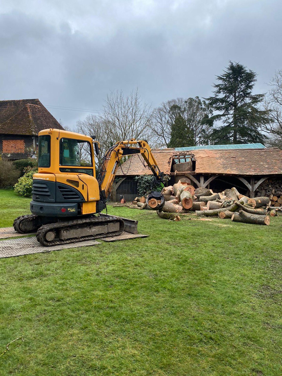 This is a photo of tree felling being carried out in Whitstable. All works are being undertaken by Whitstable Tree Surgeons